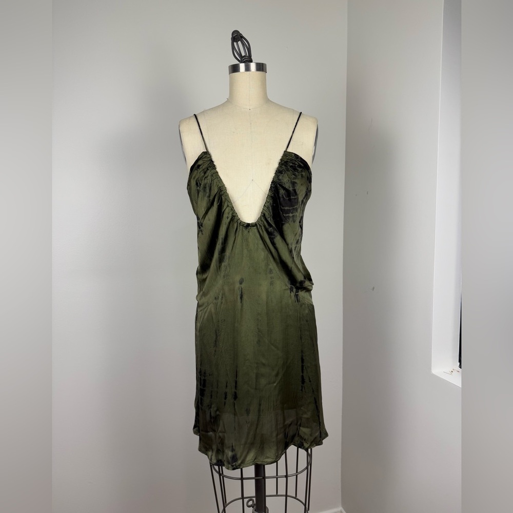 Fara boutique green satin tie dye deep v dress size M/L